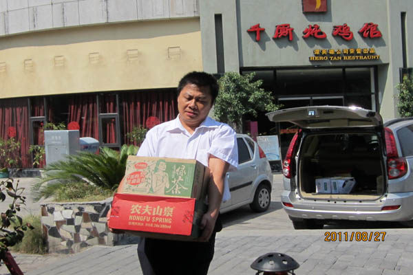 光電路站再次慰問交巡警平臺，送去清涼一片