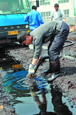 山東原油管道爆裂 數(shù)百噸原油泄漏