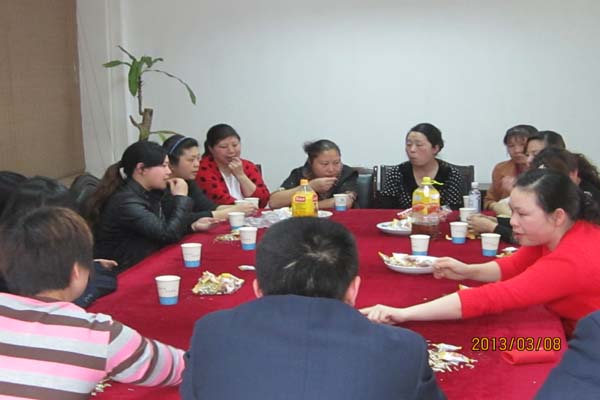 光電路站召開“三、八”婦女節(jié)座談會