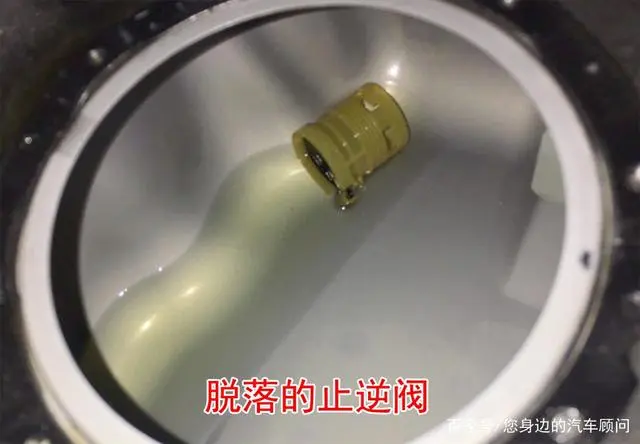 加滿(mǎn)油的時(shí)候加油口向外噴油：很可能是油箱止逆閥掉了